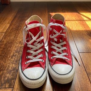 Women’s red converse size 7.5
